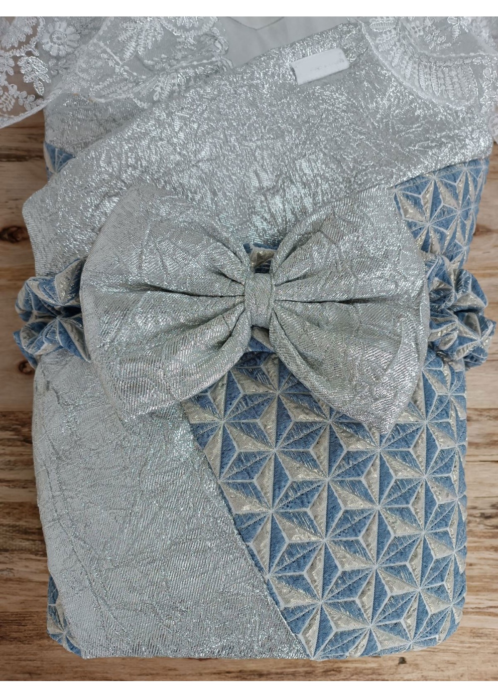 Yenidoğan Piramit Desenli Güpür İşlemeli Bebek Battaniyesi Kundak