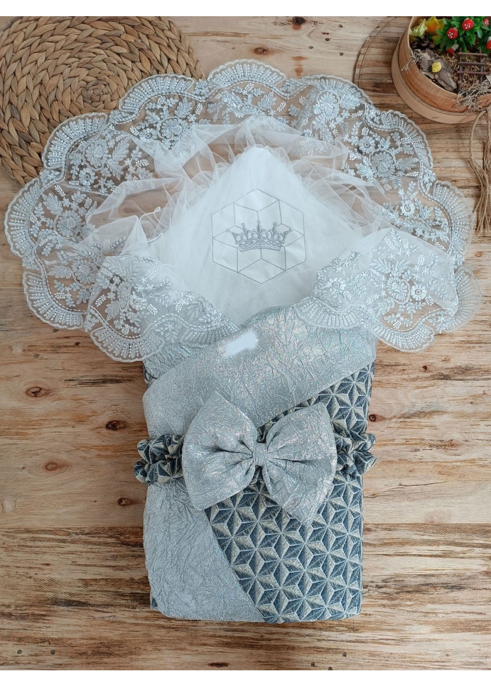 Yenidoğan Ultralüks Piramit Desenli Güpürlü Bebek Battaniyesi Kundak