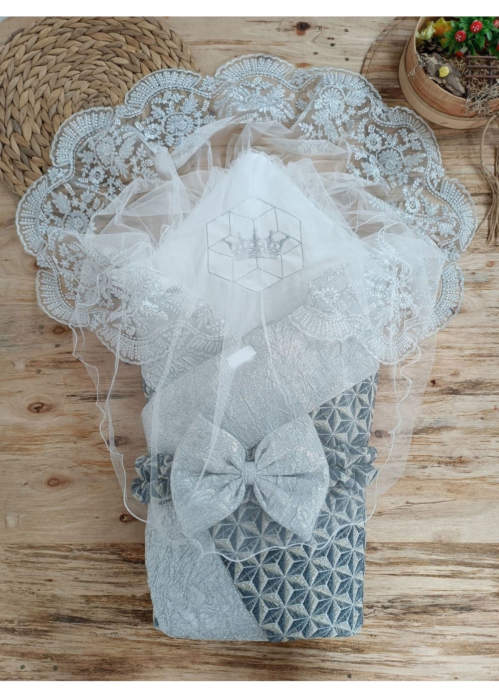 Yenidoğan Ultralüks Piramit Desenli Güpürlü Bebek Battaniyesi Kundak