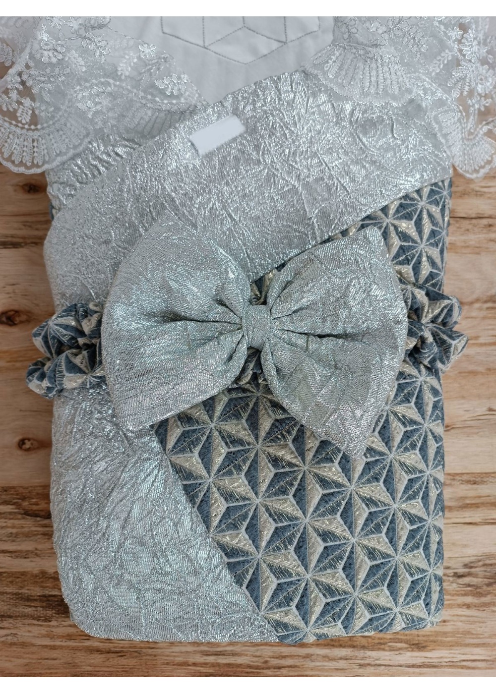 Yenidoğan Ultralüks Piramit Desenli Güpürlü Bebek Battaniyesi Kundak