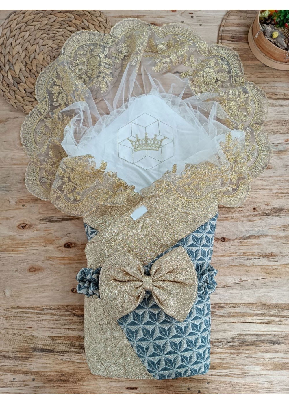 Yenidoğan Ultralüks Piramit Desenli Güpürlü Bebek Battaniyesi Kundak