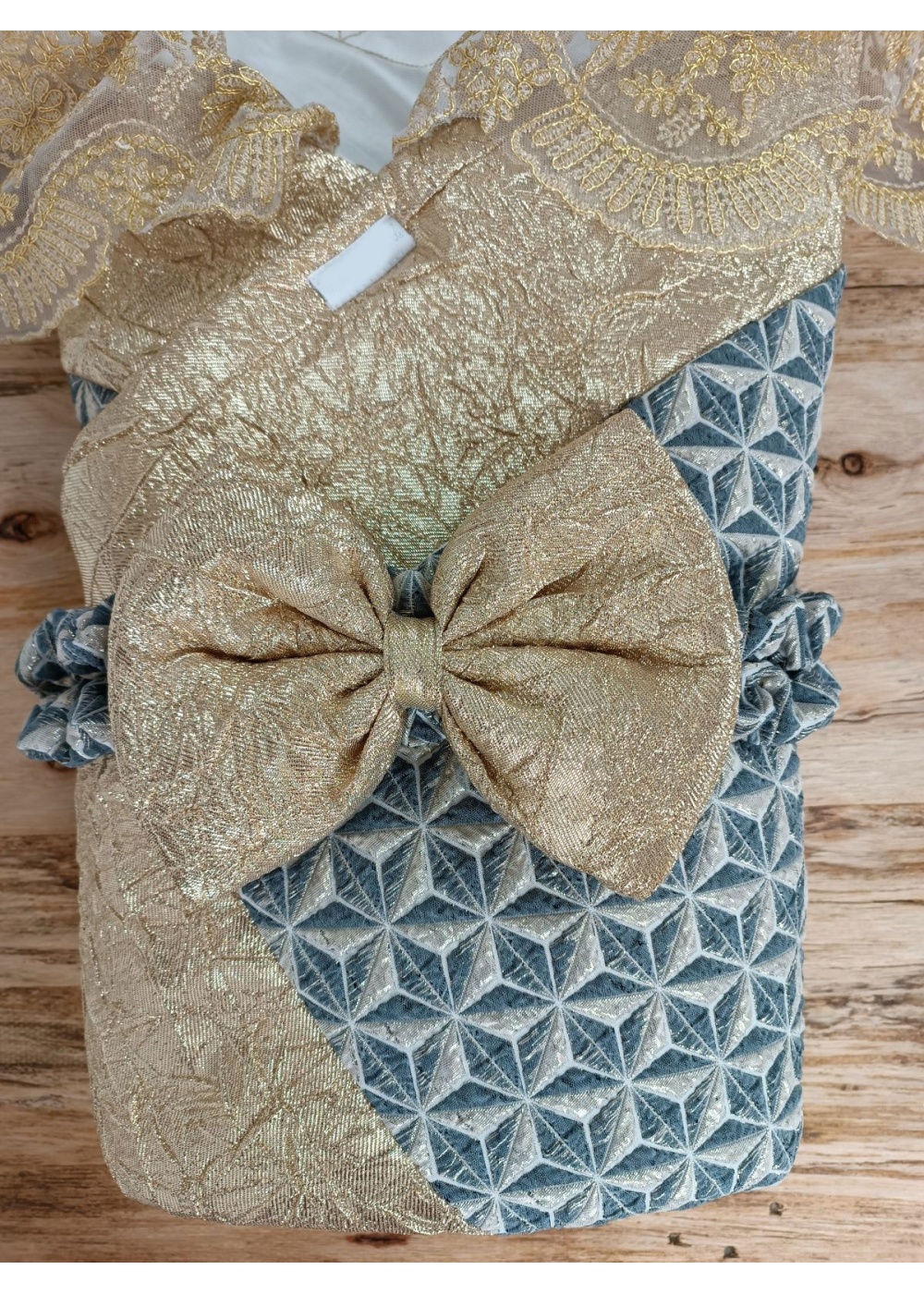 Yenidoğan Ultralüks Piramit Desenli Güpürlü Bebek Battaniyesi Kundak