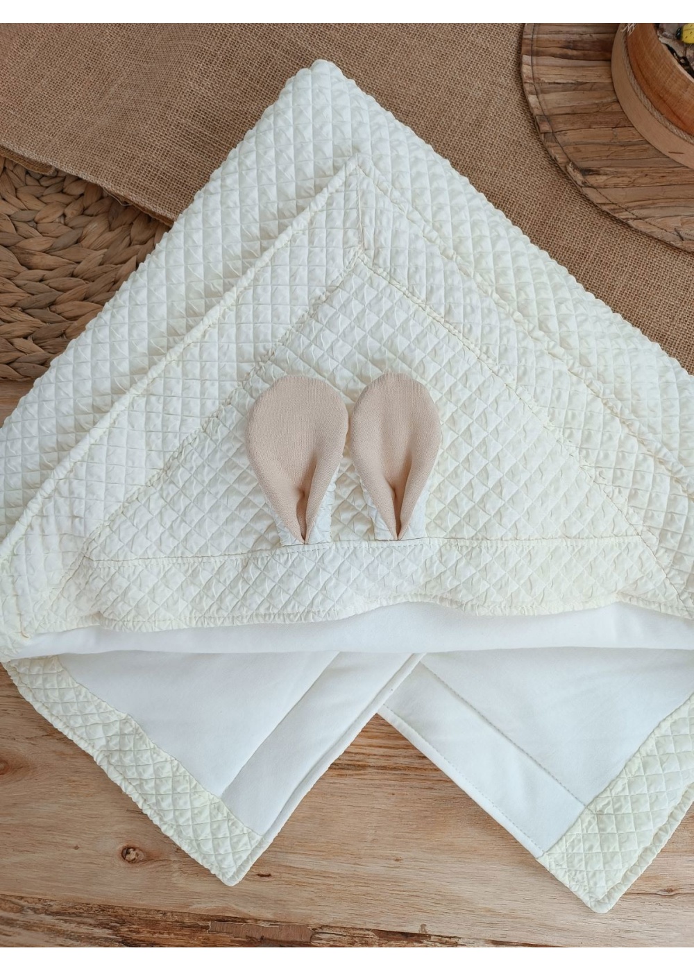 Yenidoğan Kulaklı Şapkalı Düğme Detaylı Fiyonklu Bebek Battaniyesi Kundak