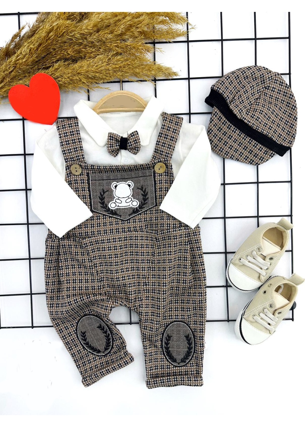 3-6-9-12 Ay Papyonlu Kırçıl Nakış Detaylı Kasket Şapkalı Uzun Kollu 3lü Erkek Bebek Salopet Takımı