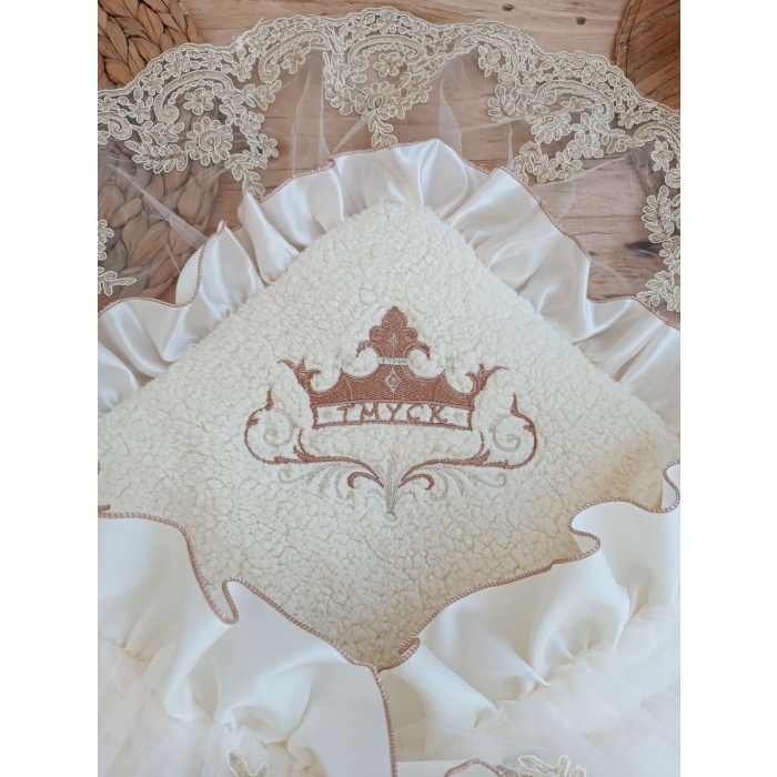 Yenidoğan Wool Yün Kumaş Taç Nakışlı Güpür Duvaklı Fiyonk Prizma Taş Unisex Kundak Bebek Battaniyesi