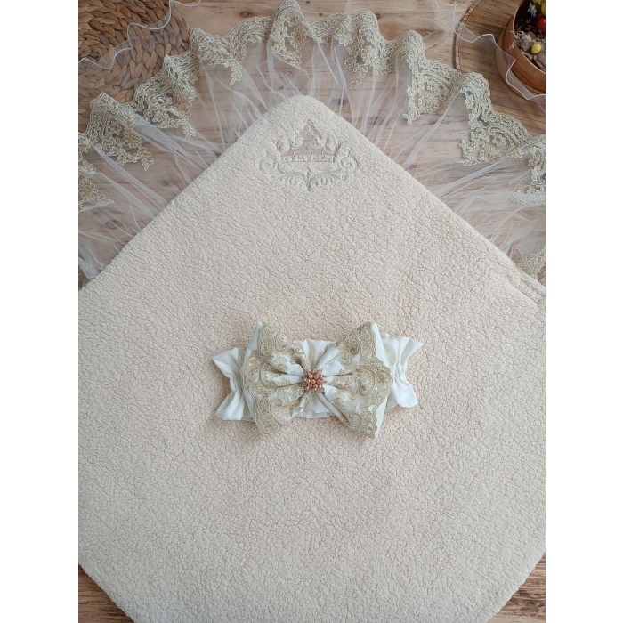 Yenidoğan Kuzulu Taç Nakış Güpürlü Fiyonklu Duvaklı Prizma Taş Unisex Kundak Bebek Battaniyesi