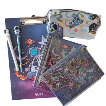 2 Adet A5 Defter, 2 Adet Kalem. Kalemlik ve Sekreterlikl 6lı Kırtasiye Seti- Astronot Desenli