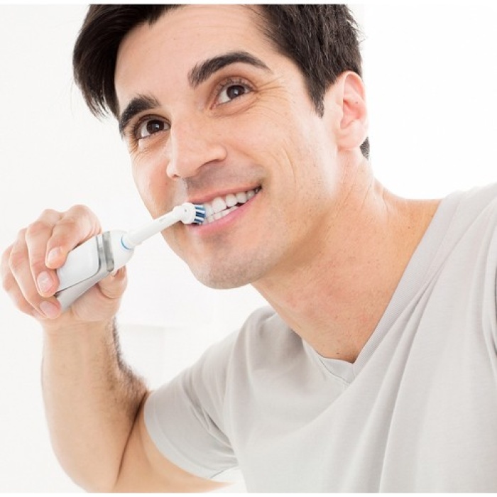 Oral-B Starter Pack Cross Action Şarj Edilebilir Diş Fırçası