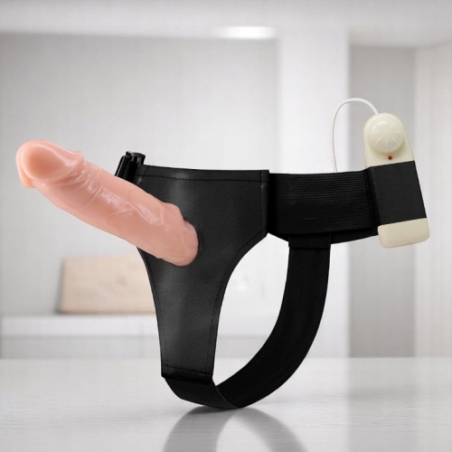 BAİLE 19 cm Yeni Nesil Belden Bağlamalı Çift Katmanlı İçi Dolu Titreşimli Strapon Penis