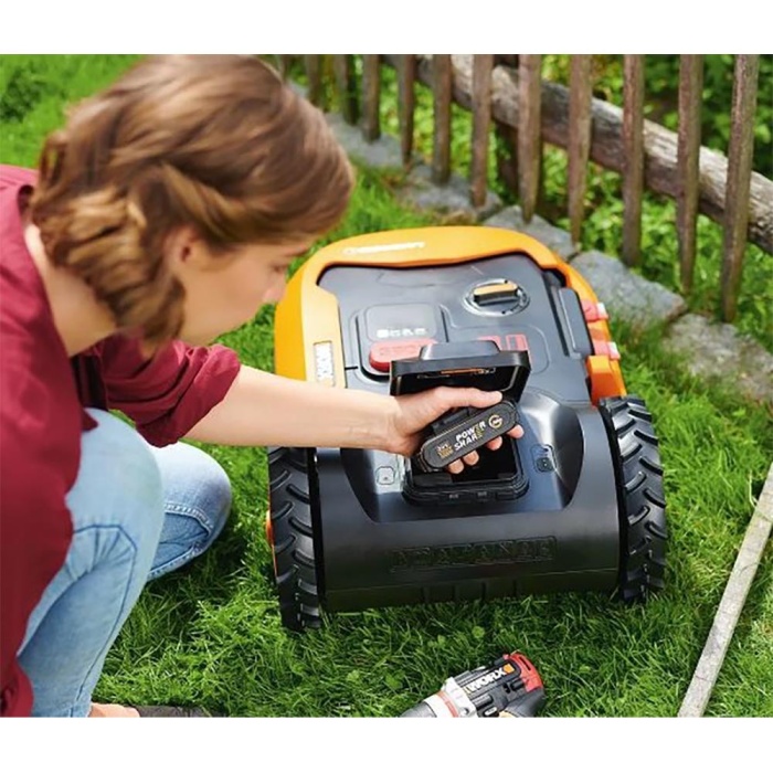 WORX WR165E 20Volt 2.0Ah. 18CM LANDROID Tam Otonom Kömürsüz Çim Biçme Robotu