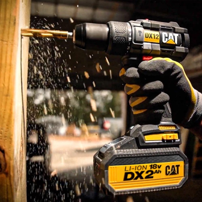 CAT DX12SET 18Volt/2.0Ah Li-ion Çift Akülü Kömürsüz Profesyonel Şarjlı Darbeli Matkap + DA01903 201 Parça Delme/Vidalama Uç Seti