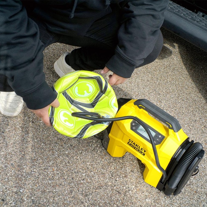 STANLEY SXVI02001A 12V/18V 2Ah Li-ion Şarjlı 160 PSI Dijital Göstergeli Lastik&Yatak Şişirme Pompası+Araç Süpürgesi