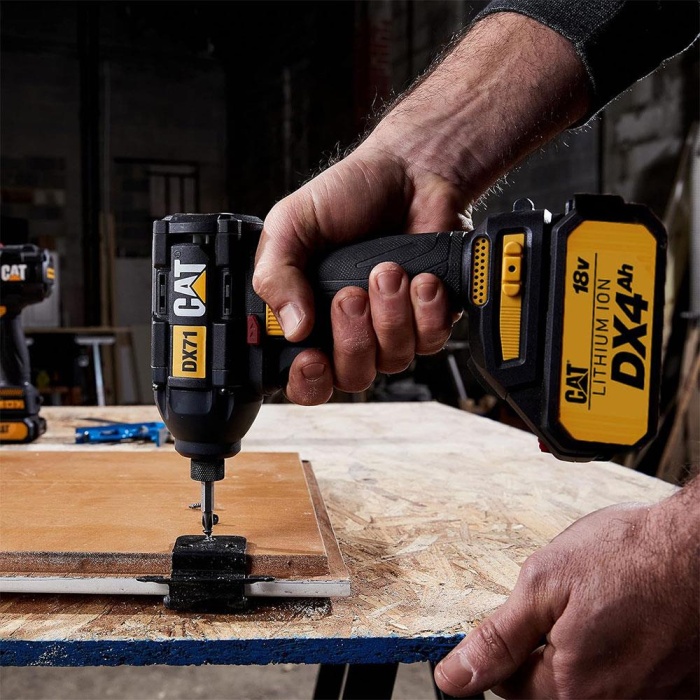 CAT DX71.2 18Volt 4.0Ah Li-ion Çift Akülü 215Nm Kömürsüz Profesyonel Şarjlı Darbeli Tornavida
