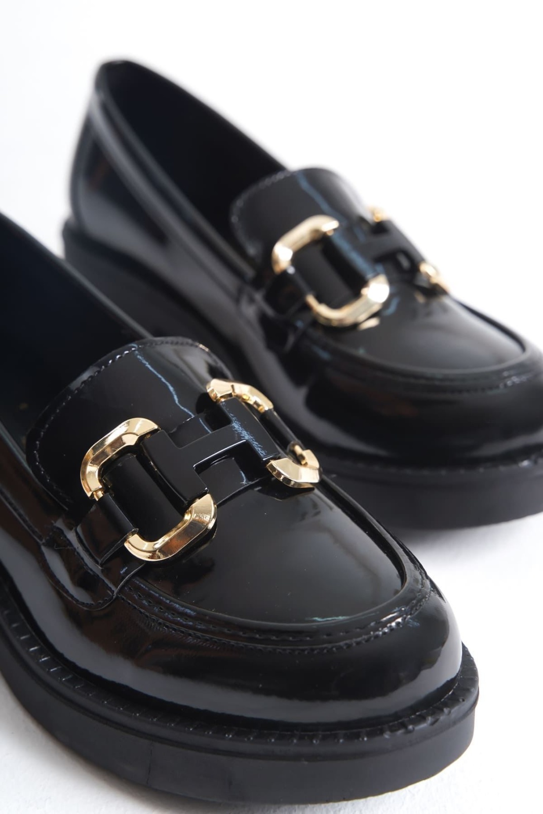 Caro Rugan Siyah Gold Tokalı Kadın Loafer