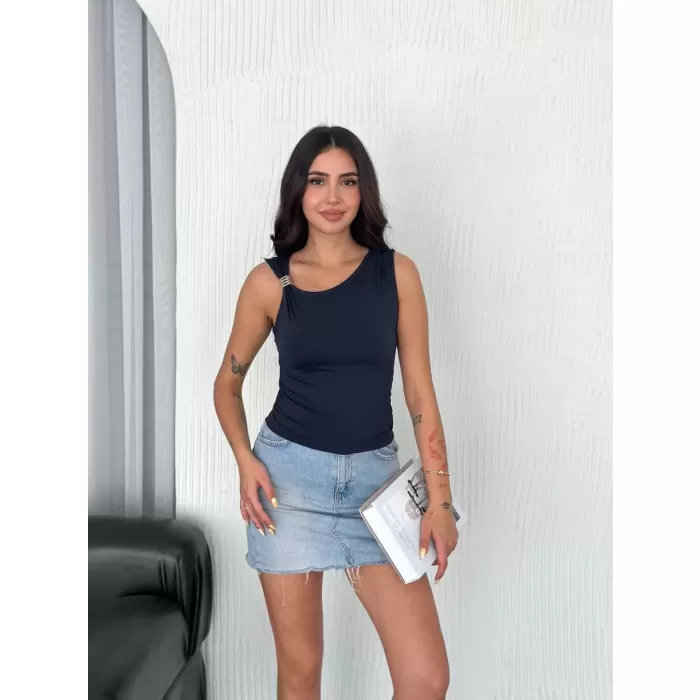 Osy Modal Yumuşak Dokulu Kumaş Bisiklet Yaka Kadın Sıfır Kol Bluz Omuz Toka Aksesuar Detaylı - Lacivert