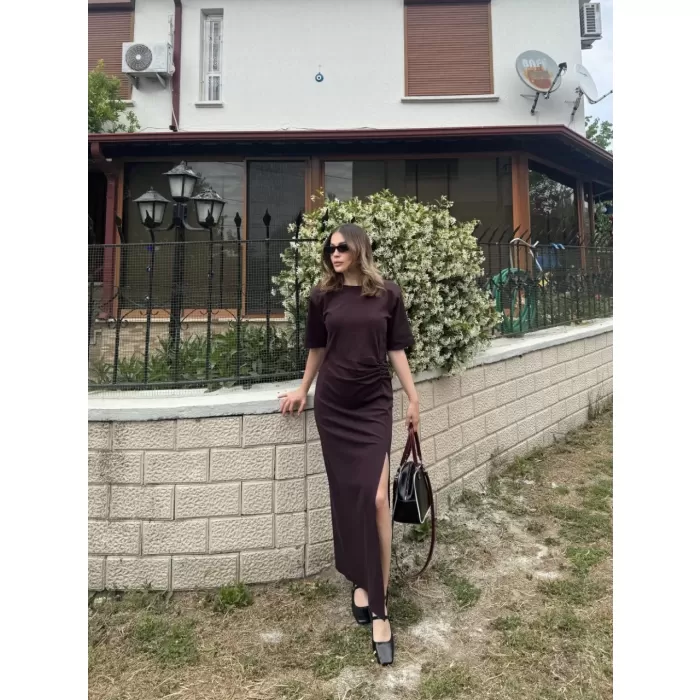 Kadın Kısa Kollu Uzun Yandan Yırtmaçlı Elbise - Kahverengi
