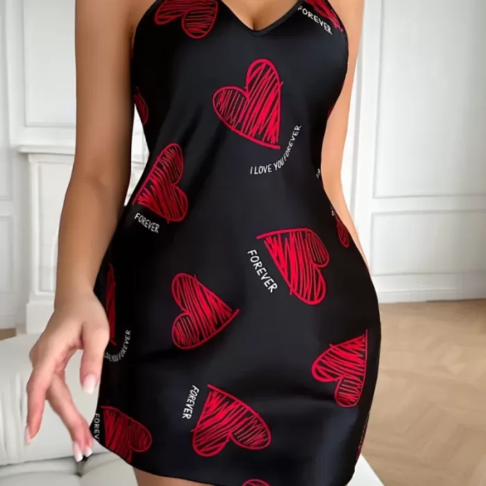Büyük Kırmızı Kalp Desenli Siyah Saten Gecelik