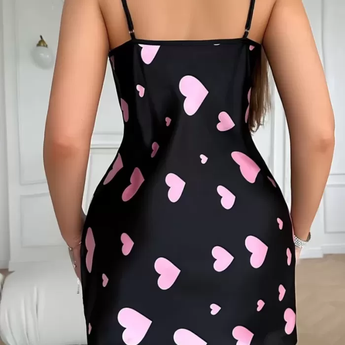 Pembe Kalp Desenli Siyah Saten Gecelik