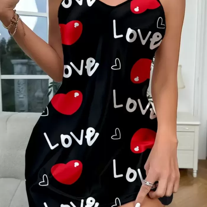 Love Desenli Siyah Saten Gecelik