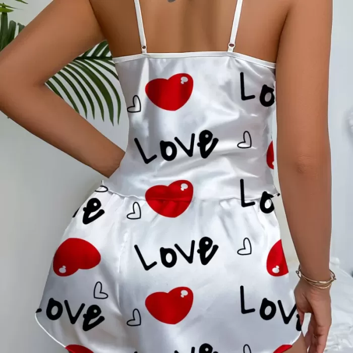 Love Desenli Beyaz Saten Şortlu Gecelik Takım