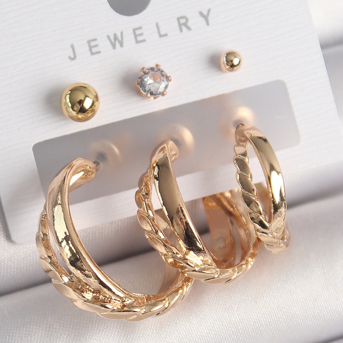 Pirinç Gold Renk 3Lü Halka Model Zirkon Taş Topçuk Model Kadın Küpe Seti