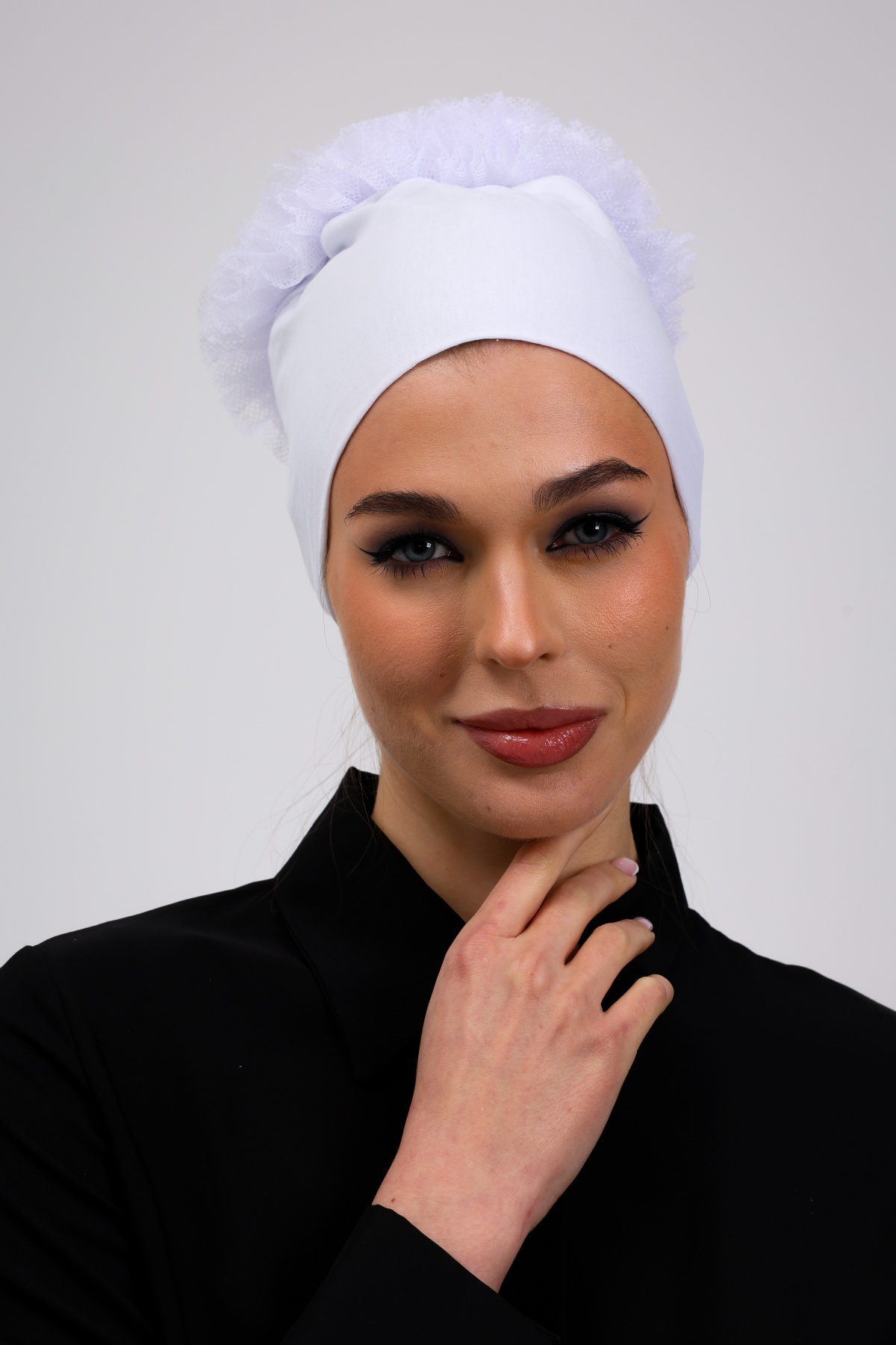 Fırfırlı Beyaz Dikişsiz Penye Bone Kadın Tesettür Bağlamalı