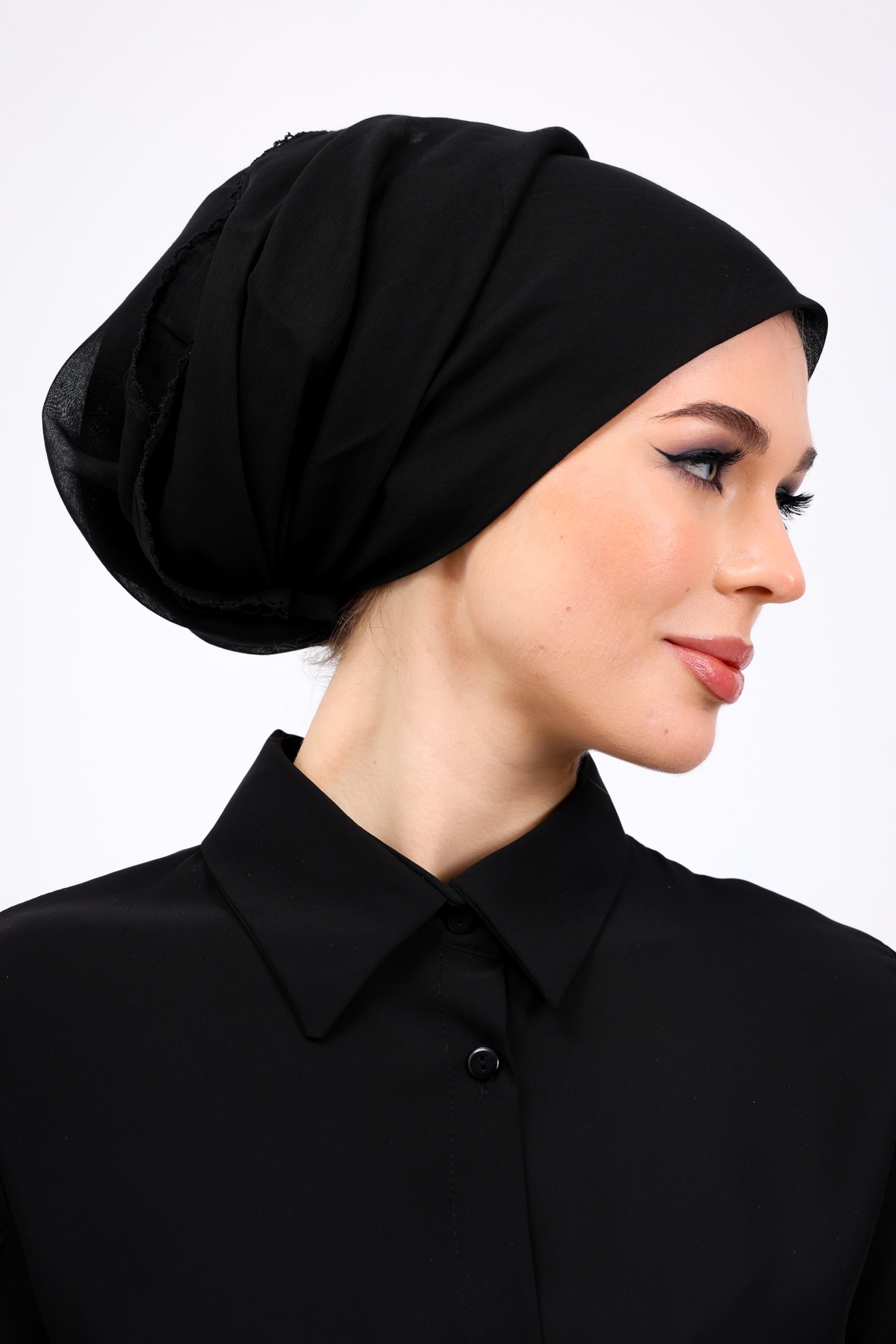İç Başörtüsü %100 Pamuklu Siyah Kadın Tesettür Kenarları Oyalı 90x90 cm Tülbent Yazma Başörtü