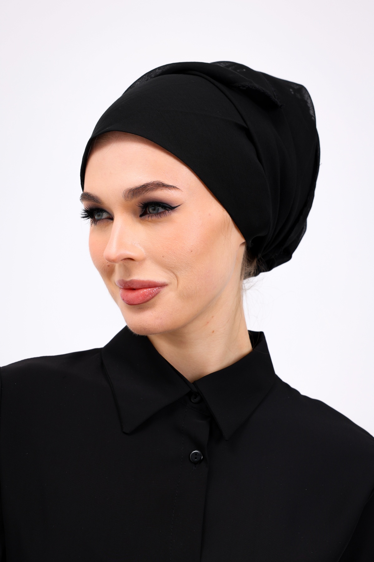 İç Başörtüsü %100 Pamuklu Siyah Kadın Tesettür Kenarları Oyalı 90x90 cm Tülbent Yazma Başörtü
