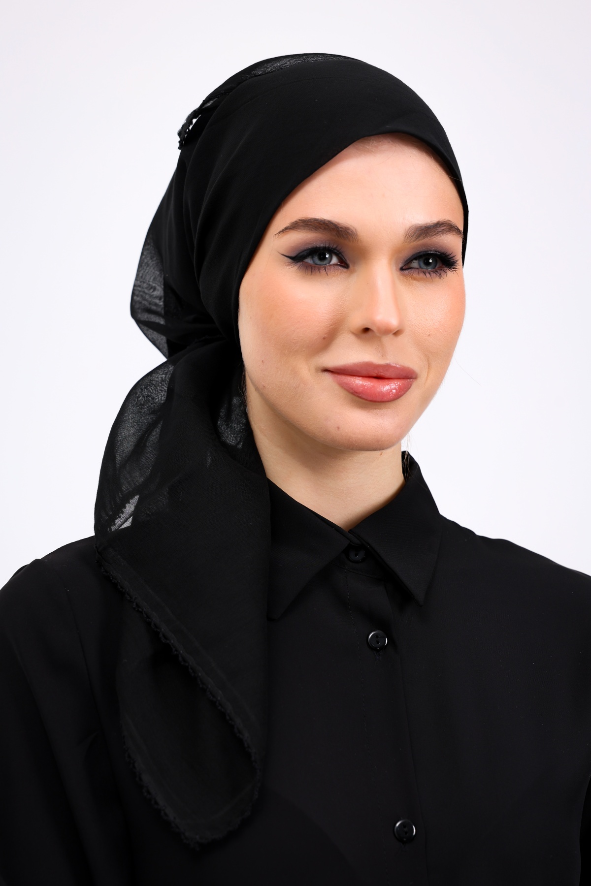 İç Başörtüsü %100 Pamuklu Siyah Kadın Tesettür Kenarları Oyalı 90x90 cm Tülbent Yazma Başörtü