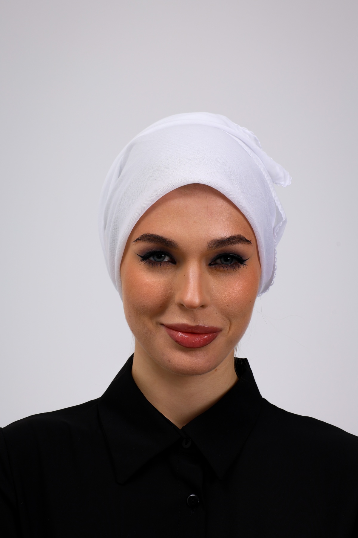 İç Başörtüsü %100 Pamuklu Beyaz Kadın Tesettür Kenarları Oyalı 90x90 cm Tülbent Yazma Başörtü