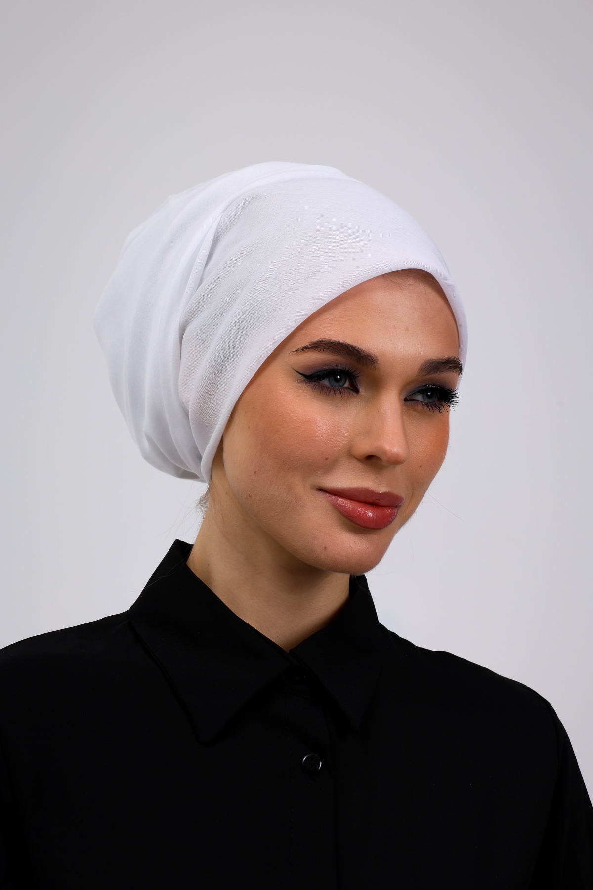 İç Başörtüsü %100 Pamuklu Beyaz Kadın Tesettür Kenarları Oyalı 90x90 cm Tülbent Yazma Başörtü