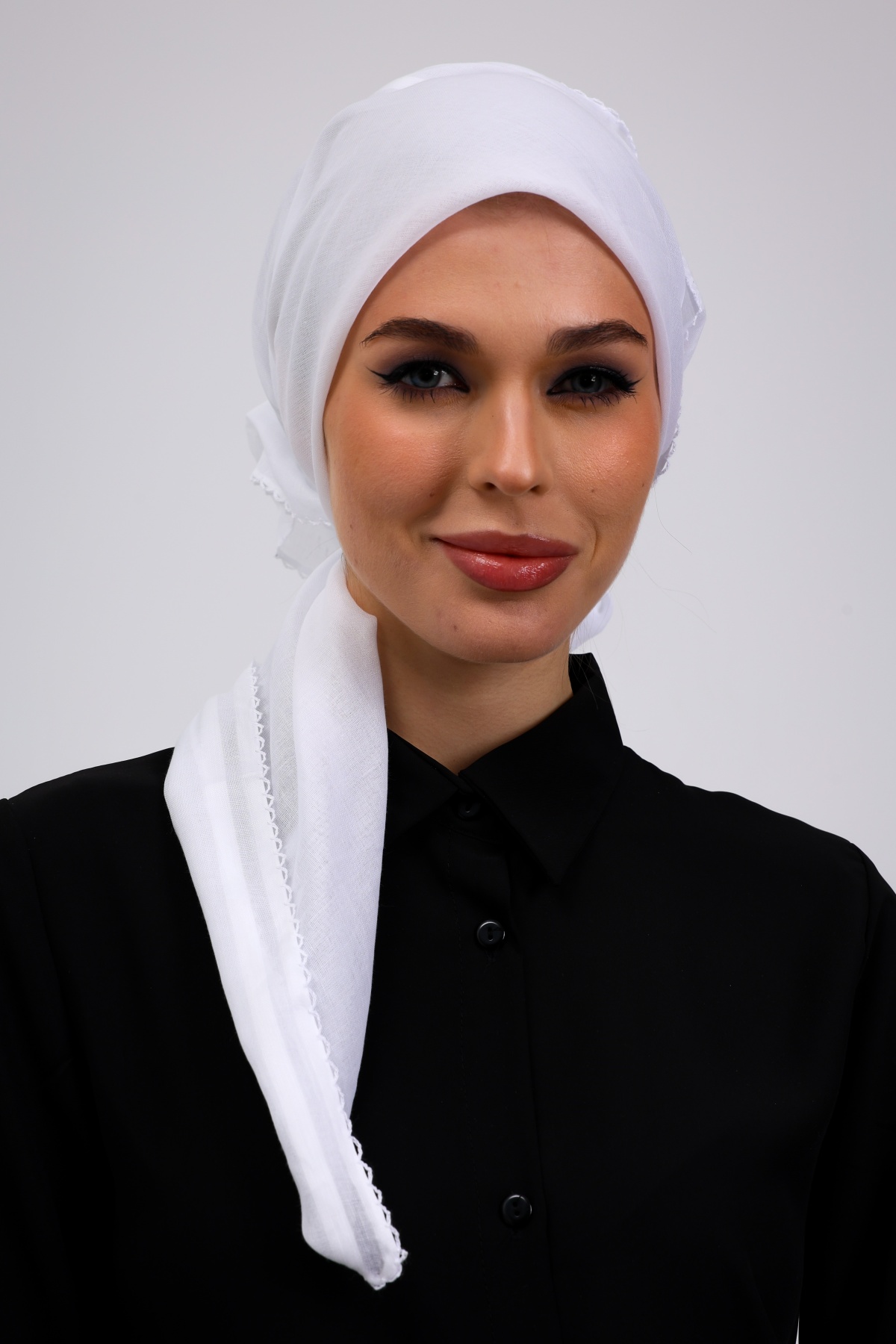 İç Başörtüsü %100 Pamuklu Beyaz Kadın Tesettür Kenarları Oyalı 90x90 cm Tülbent Yazma Başörtü