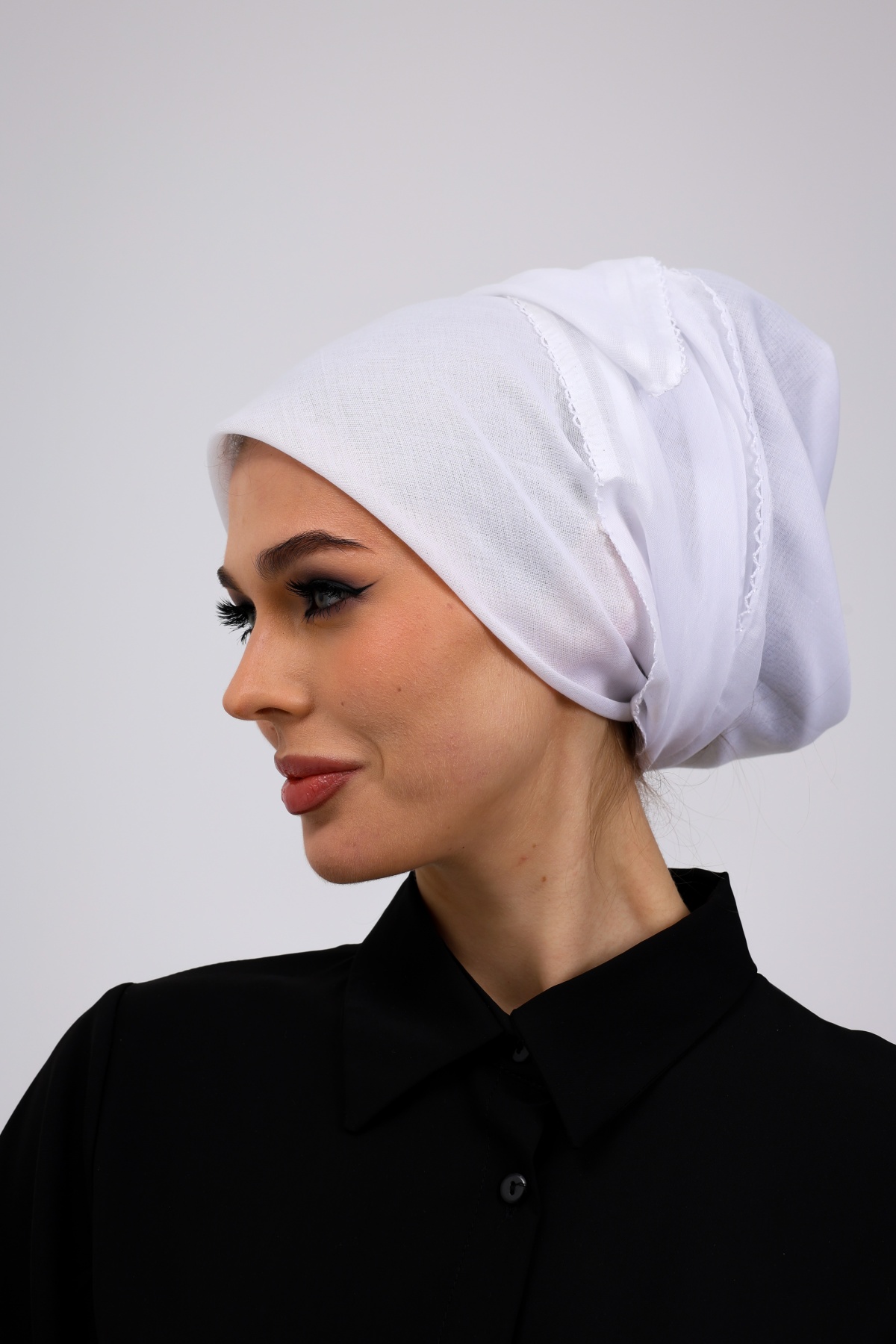 İç Başörtüsü %100 Pamuklu Beyaz Kadın Tesettür Kenarları Oyalı 90x90 cm Tülbent Yazma Başörtü