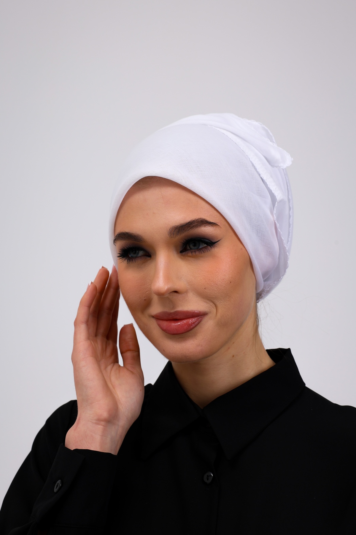 İç Başörtüsü %100 Pamuklu Beyaz Kadın Tesettür Kenarları Oyalı 90x90 cm Tülbent Yazma Başörtü