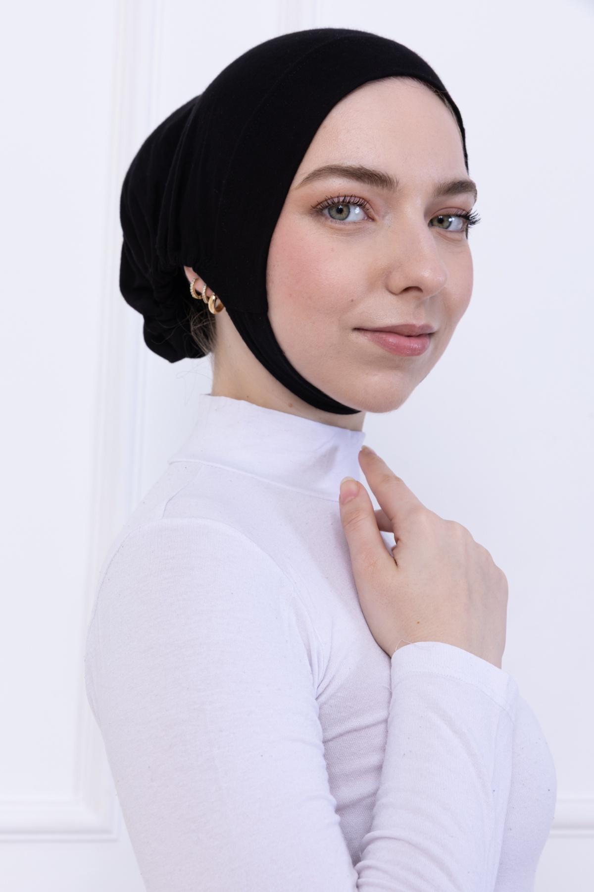Geniş Hacimli Pratik Çene ve Enseden Geçmeli Kaymayan Siyah Çeneli Bone Kaymaz Rahat Tesettür Hijab