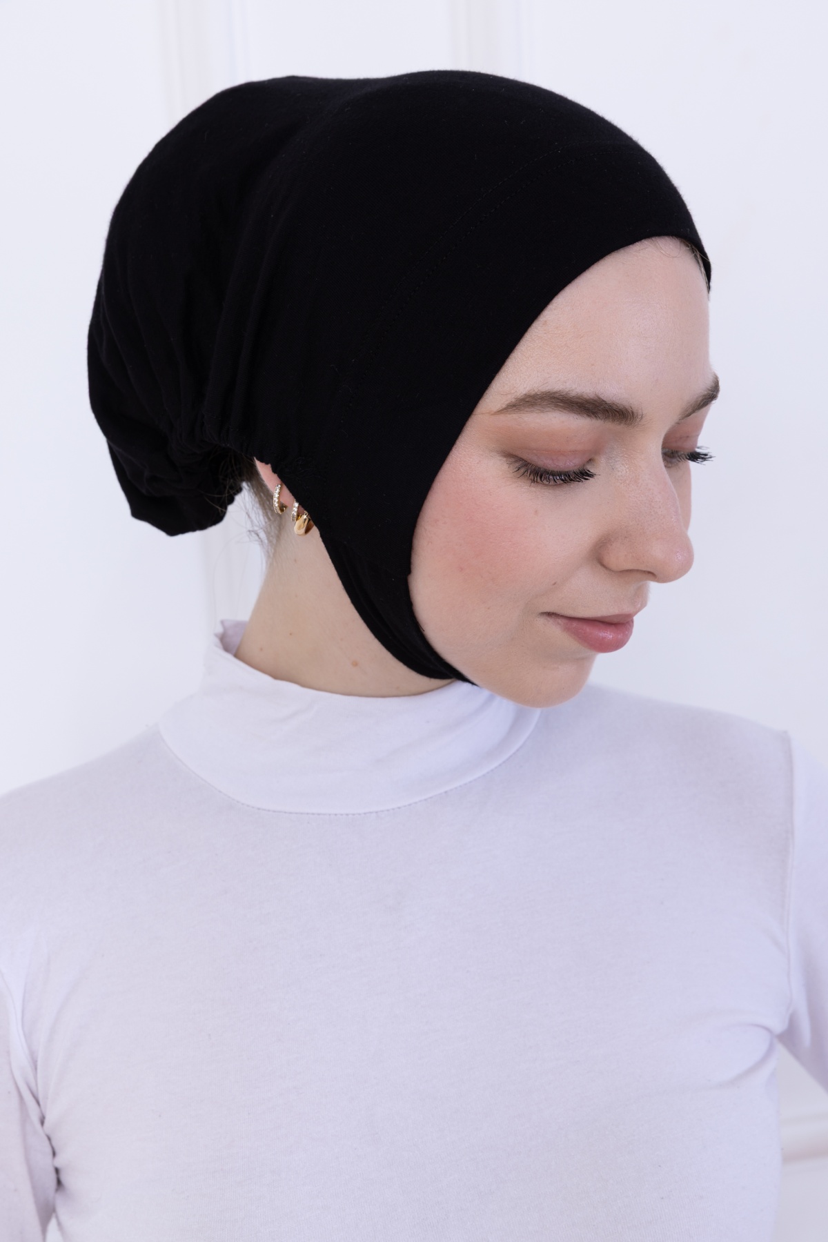 Geniş Hacimli Pratik Çene ve Enseden Geçmeli Kaymayan Siyah Çeneli Bone Kaymaz Rahat Tesettür Hijab