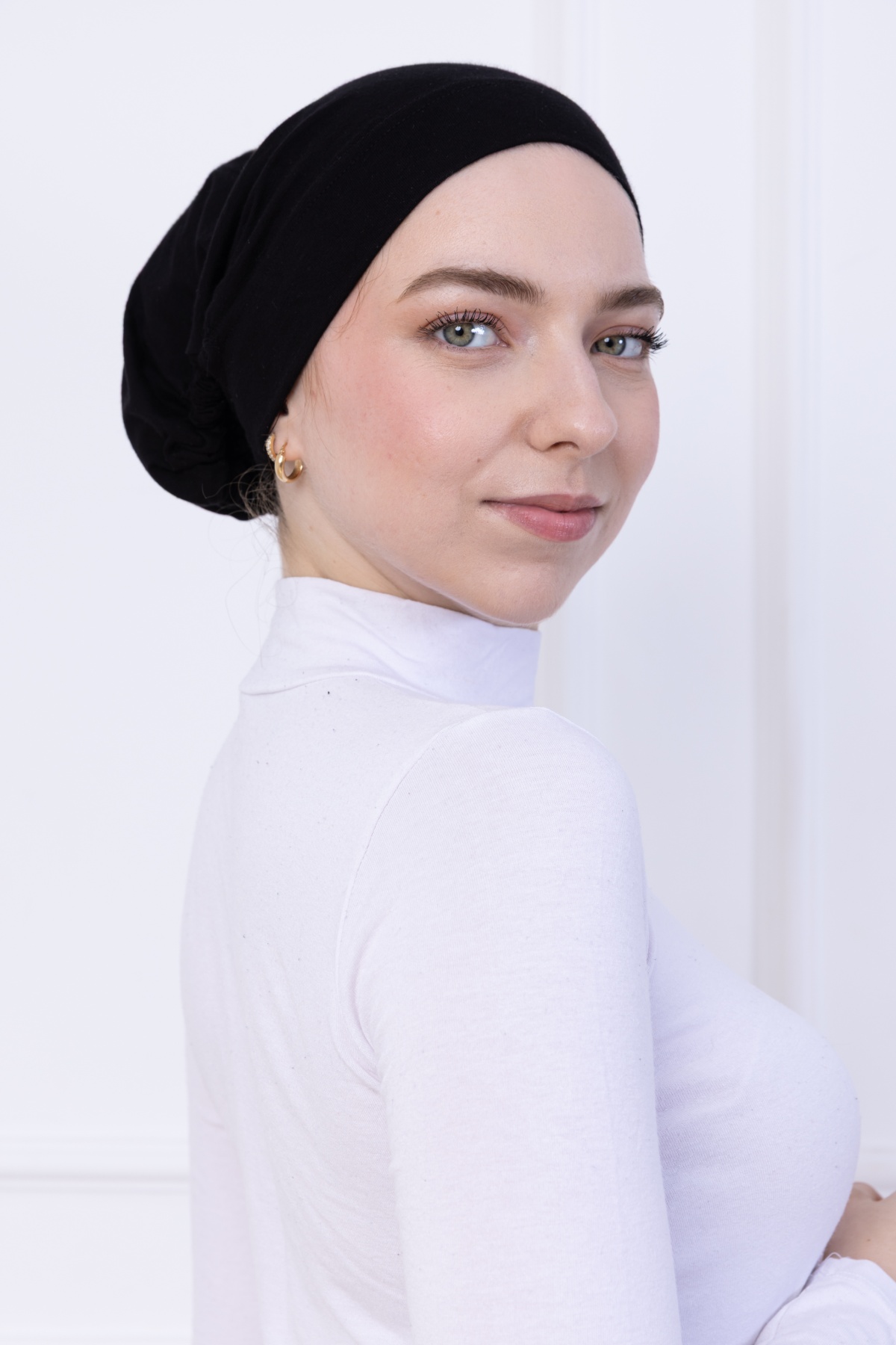 Geniş Hacimli Pratik Çene ve Enseden Geçmeli Kaymayan Siyah Çeneli Bone Kaymaz Rahat Tesettür Hijab