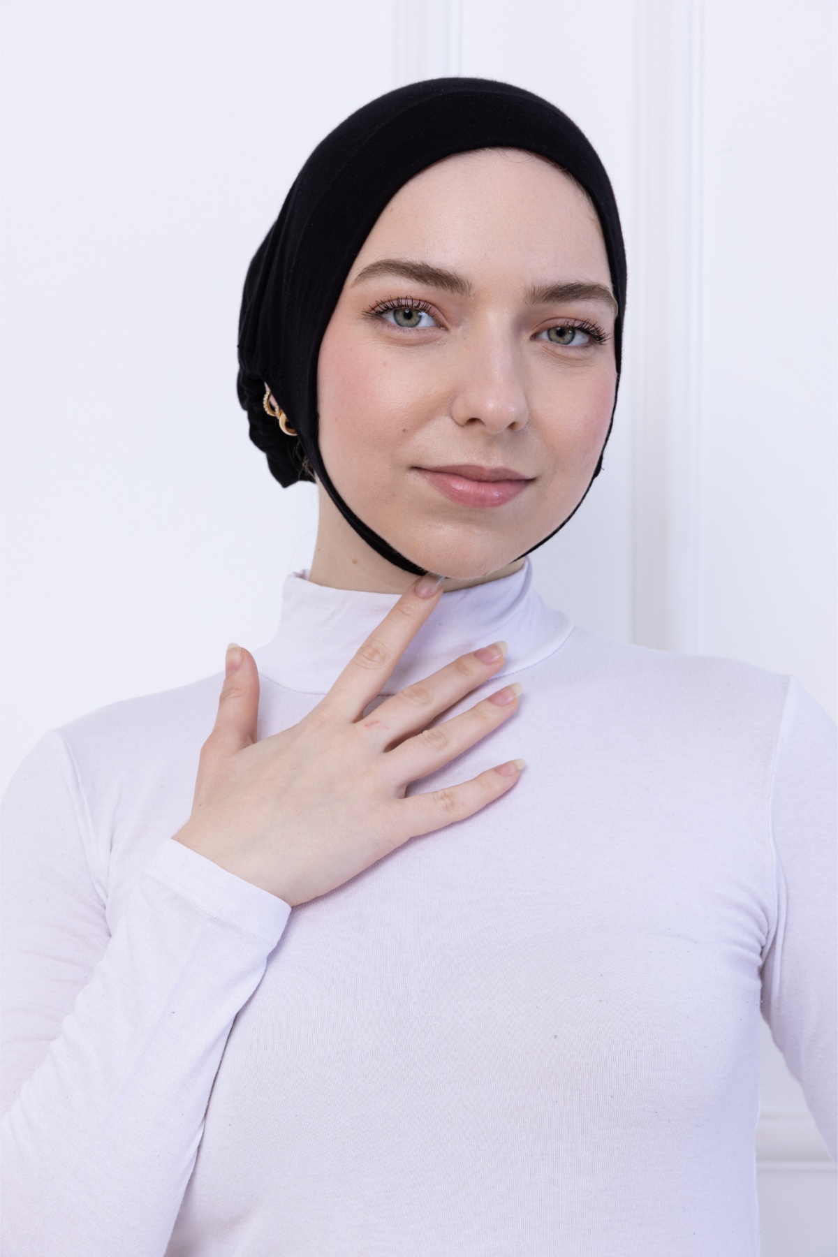 Geniş Hacimli Pratik Çene ve Enseden Geçmeli Kaymayan Siyah Çeneli Bone Kaymaz Rahat Tesettür Hijab