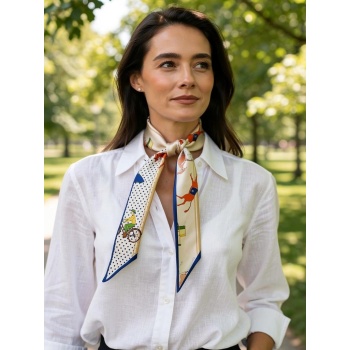 Kadın Retro Karakter Figürlü Puantiye Desenli Fular – Zarif ve Eğlenceli Stil