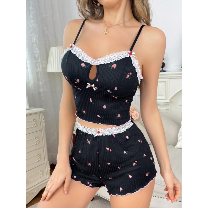 Yumuşak Kumaşlı Çiçekli Şortlu Dantelli Gecelik Takımı, Rahat ve Şık Ev Giyim,Kadın Pijama