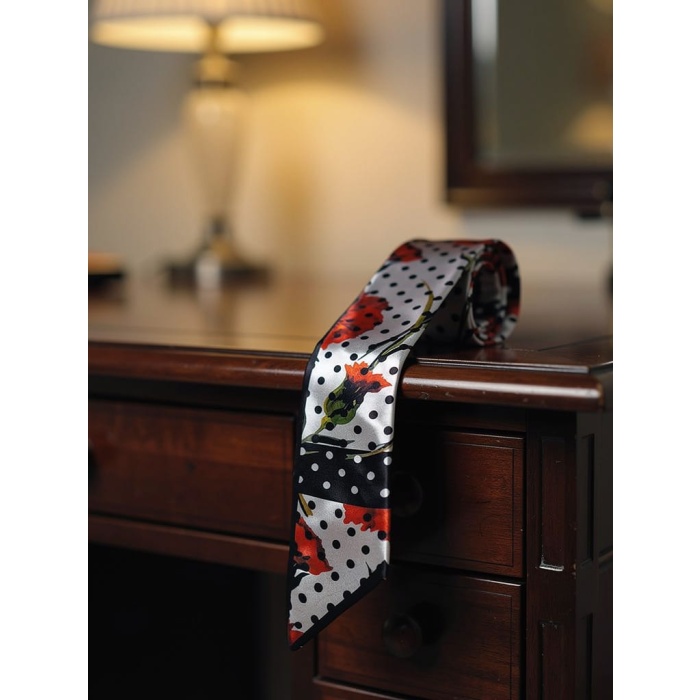 Puantiye Desenli Kadın Fular – Ceket, Elbise ve Gömlek Kombinleri İçin, Hediye Olarak İdeal