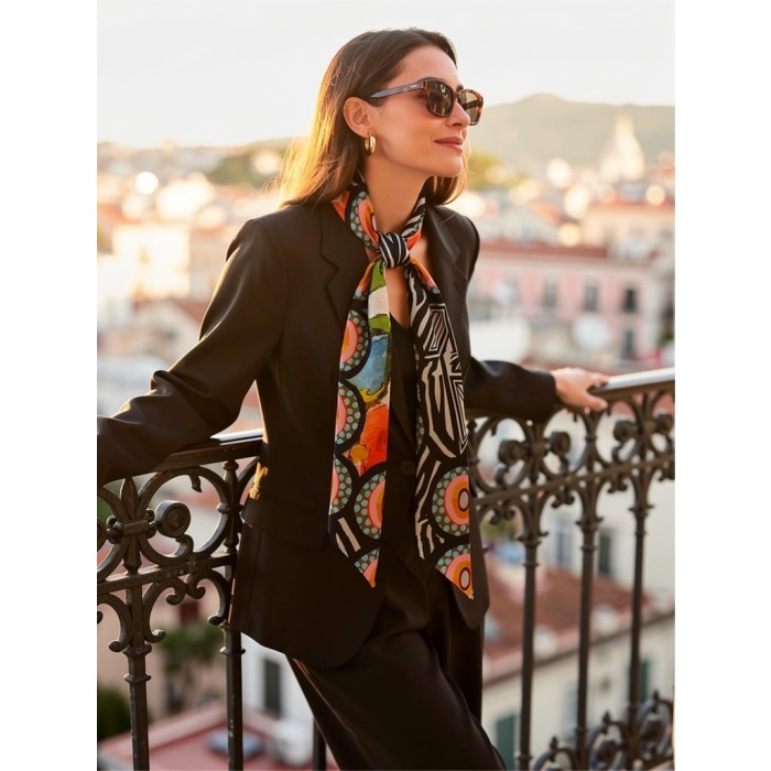 Kadın Renkli Saten Geometrik Desenli Fular Zarif ve Canlı Tasarım – Günlük & Ofis, Hediye Edilebilir