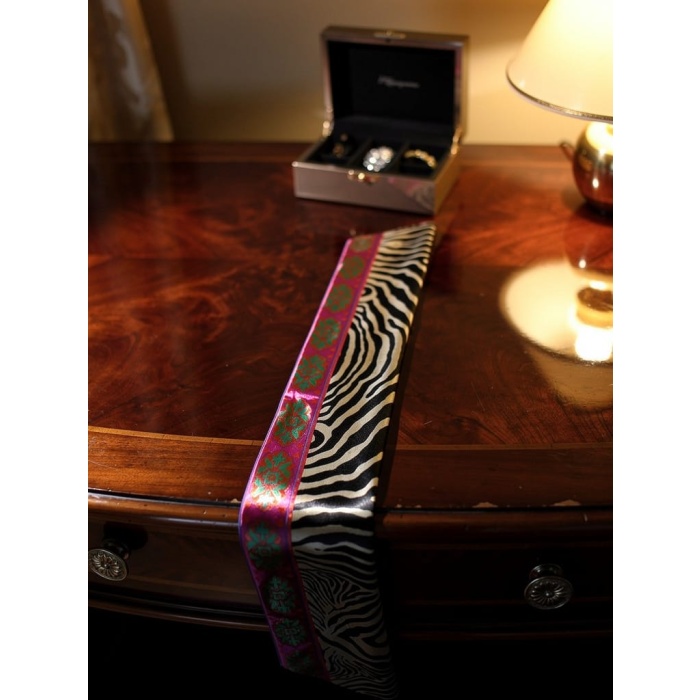 Kadın Zebra Desen Saten İnce Fular – Çanta & Boyun Bağlamaya Uygun, Şık Hediye Seçeneği
