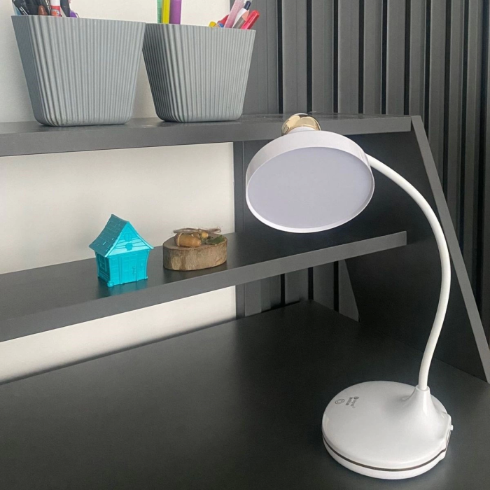 Dokunmatik 3 Farklı Led Işıklı Çalışma Masası Üstü Lamba