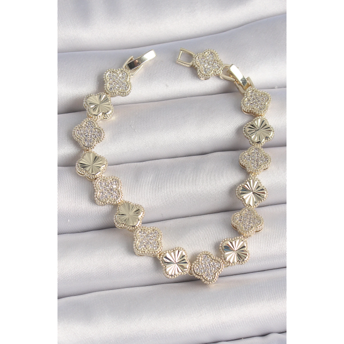 BFS Pirinç Gold Renk Zirkon Taşlı İşlemeli Yonca Model VIP Seri Exculusive Kadın Bileklik