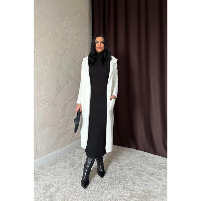 Beyaz Arkası Yazılı Hırka
