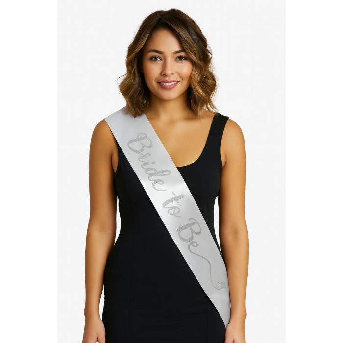 Beyaz Saten Üzerine El Yazısı İtalik Gümüş Bride To Be Kuşağı 10 Cm Genişlik