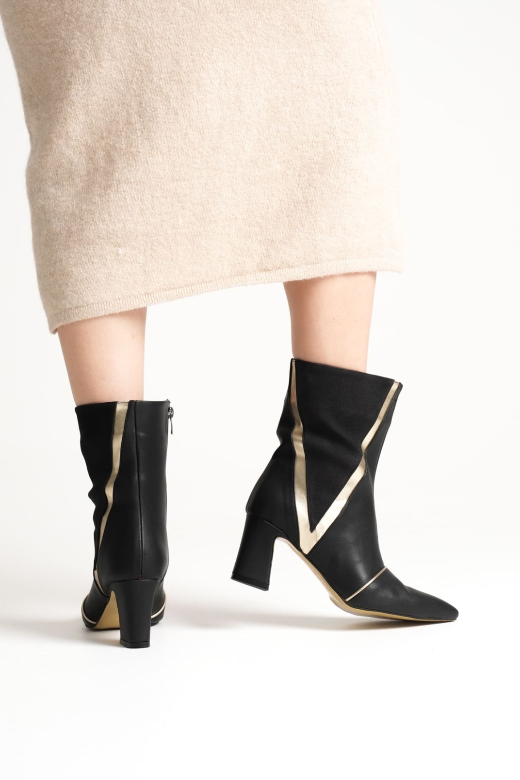 Anisa Kadın Siyah Altın  Kalın Topuklu Kışlık Bot