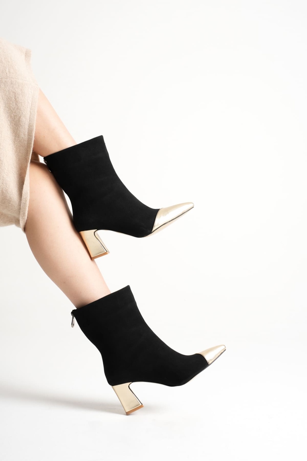 Lucinda Kadın Siyah Altın Kalın Topuklu Kışlık Bot