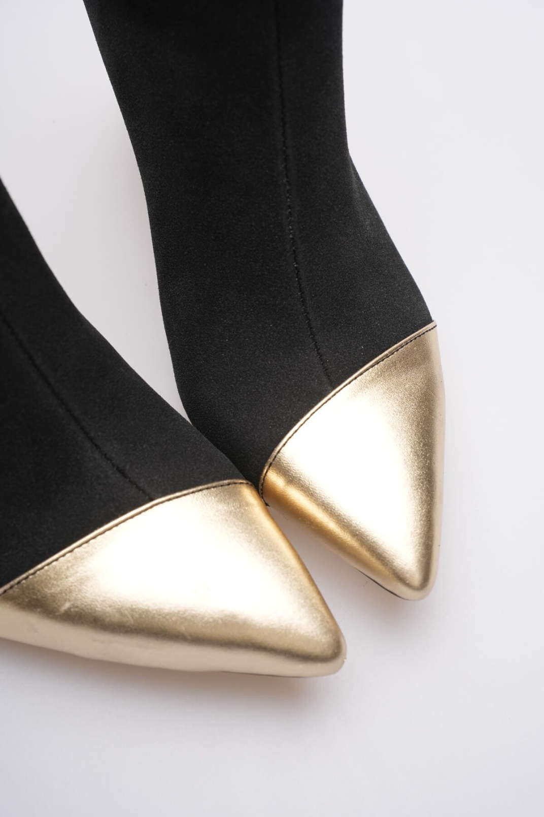 Lucinda Kadın Siyah Altın Kalın Topuklu Kışlık Bot